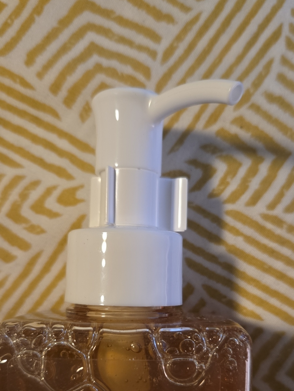 Manuka Honey Glow Oil to Foam Cleanser - Picture 8 of 11